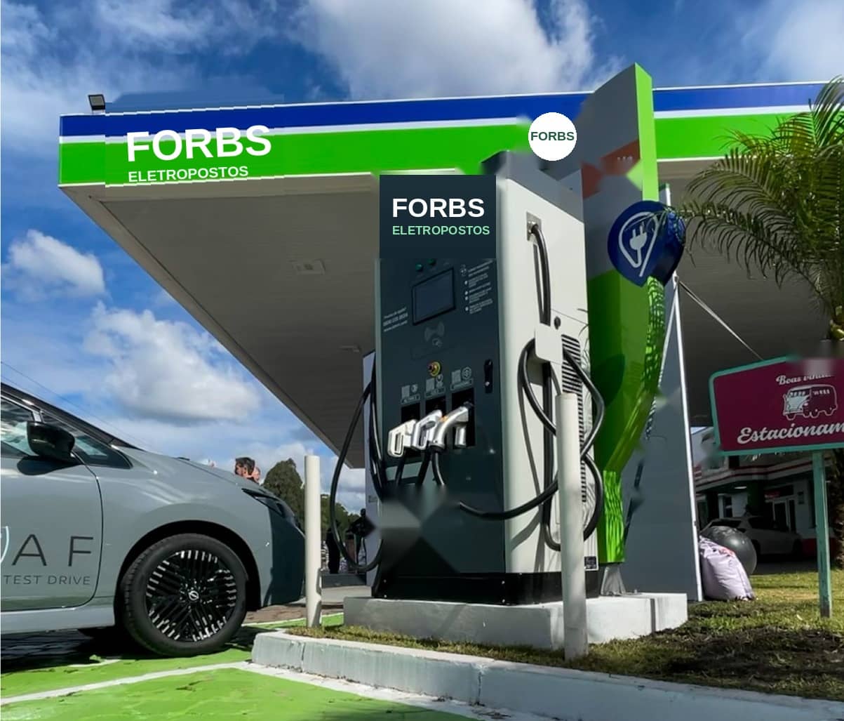 Eletroposto FORBS instalado em um estacionamento privado